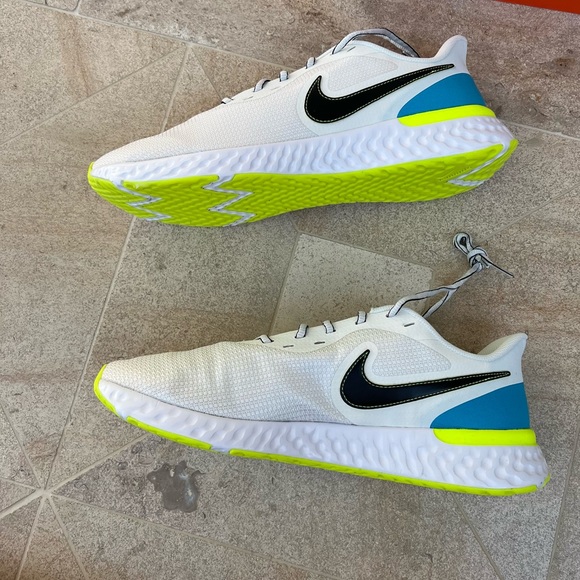 NWT Nike Revolution 5 EXT - Picture 4 of 11